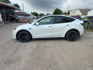 2022 Tesla Model Y Long Range Dual Motor All-Wheel Drive - Exterior Side Driver Image